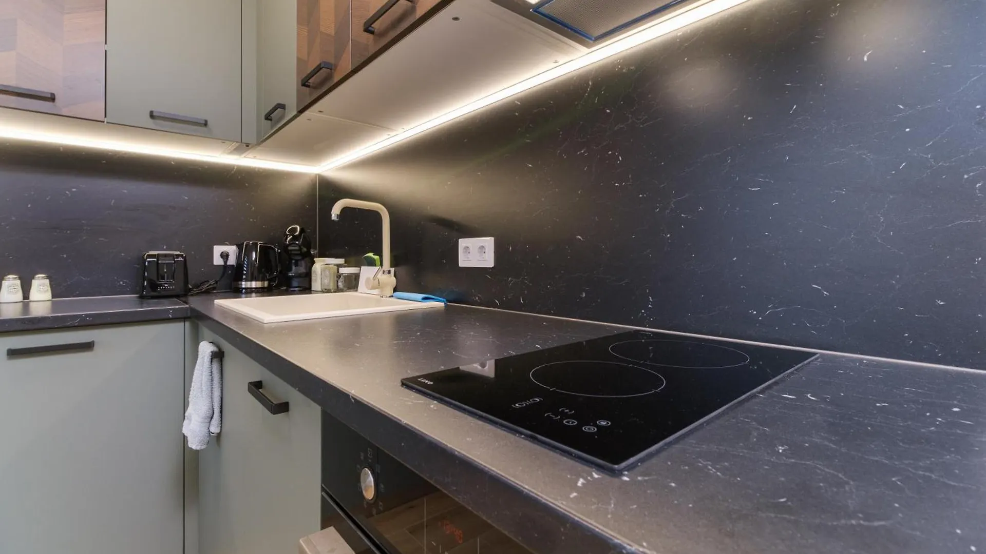 Modern 1-Bedroom Apartment With Free Parking Plowdiw 0*,