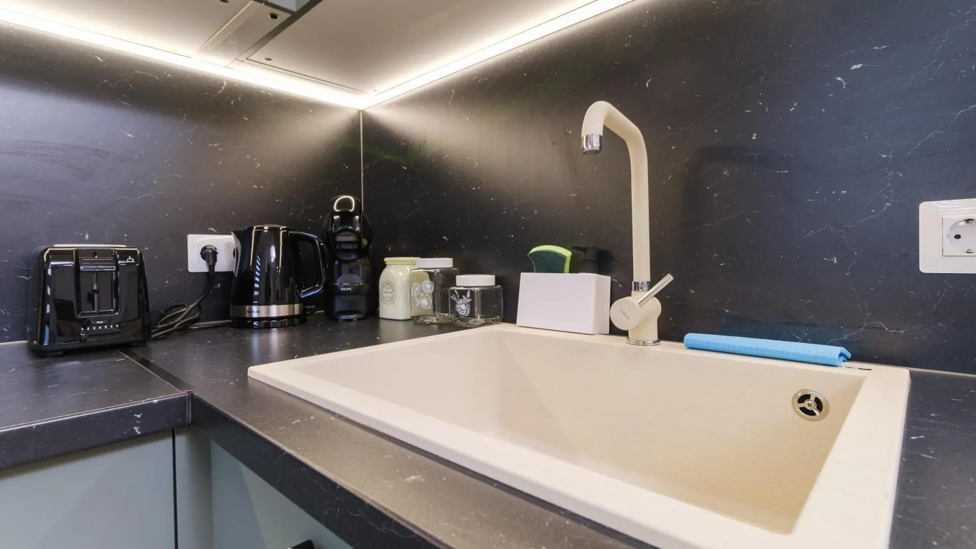 Modern 1-Bedroom Apartment With Free Parking Plowdiw