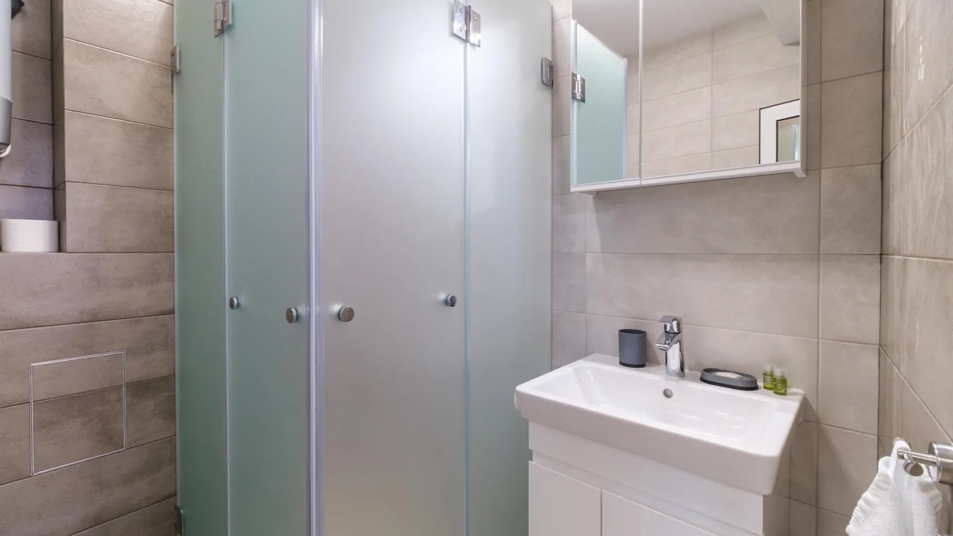 Modern 1-Bedroom Apartment With Free Parking Plowdiw